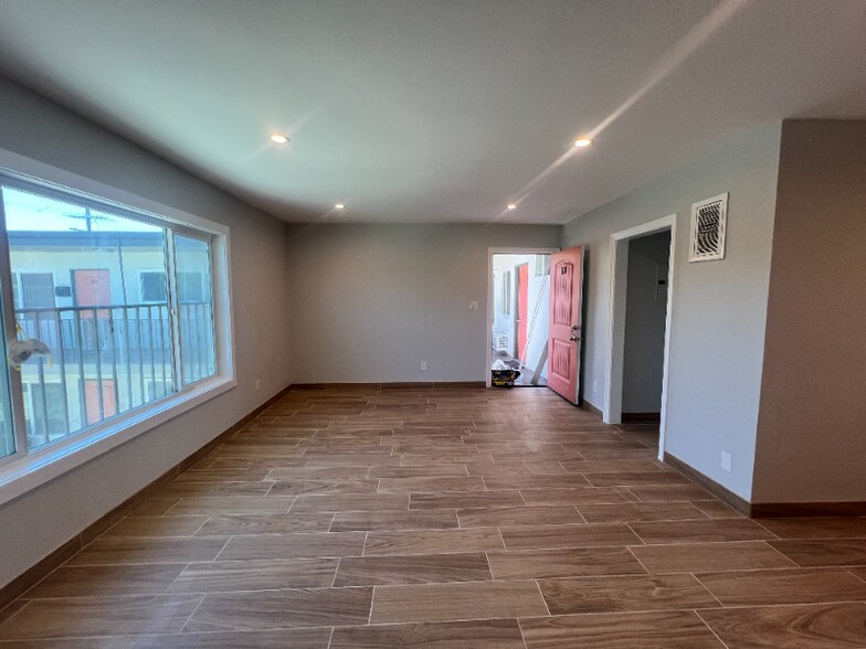 Building Photo - 7237 Variel Ave