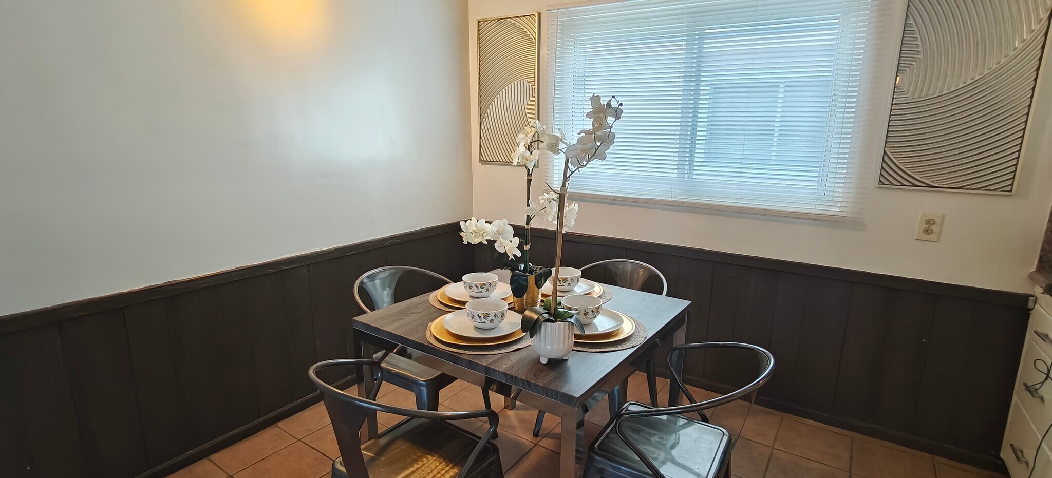 Building Photo - 2704 W Century Blvd