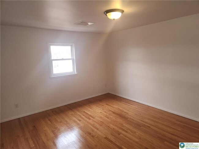 Building Photo - 2827 W 28th St