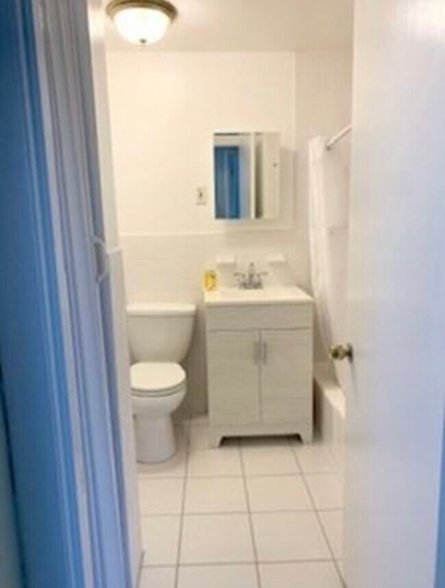 Building Photo - 124 Addison St