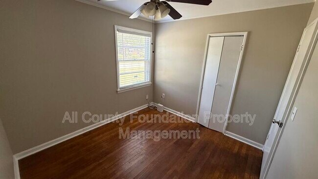 Building Photo - 2720 Martha Dr