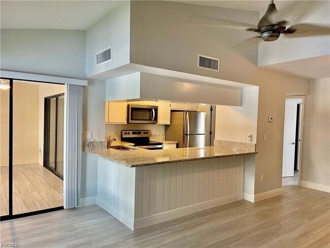 Building Photo - 5650 Trailwinds Dr