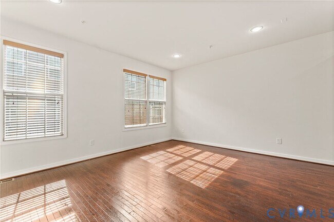 Building Photo - 3904 Village Townes Walk