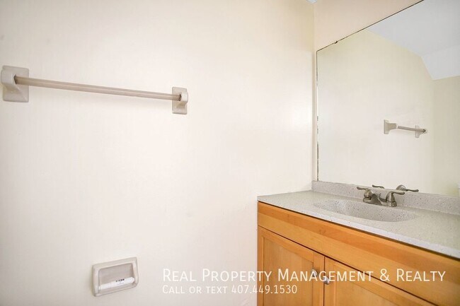 Building Photo - 2 BR / 2.5 BA Townhome in Cypress Creek Go...