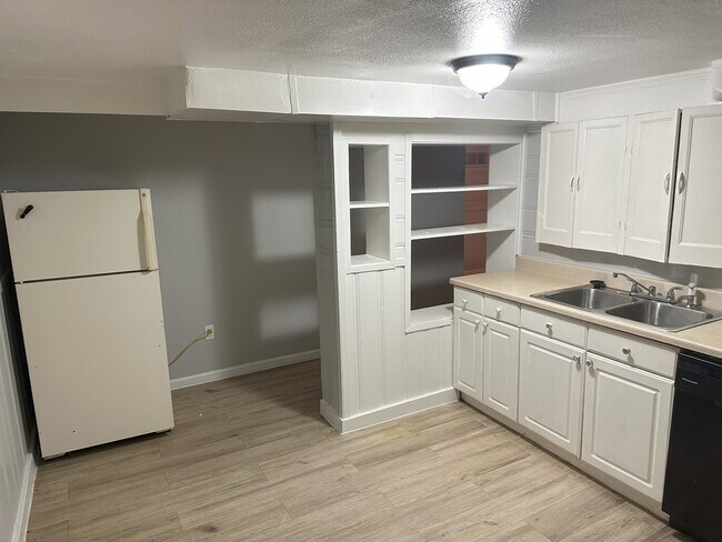 Building Photo - 2025 Emporia St