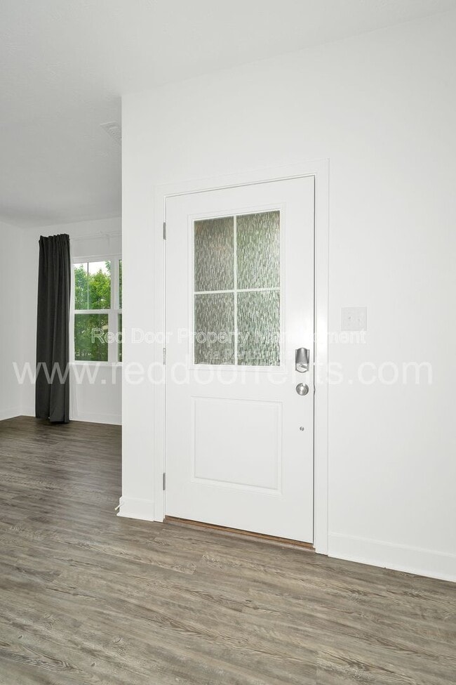 Building Photo - 6380 Apperson Dr