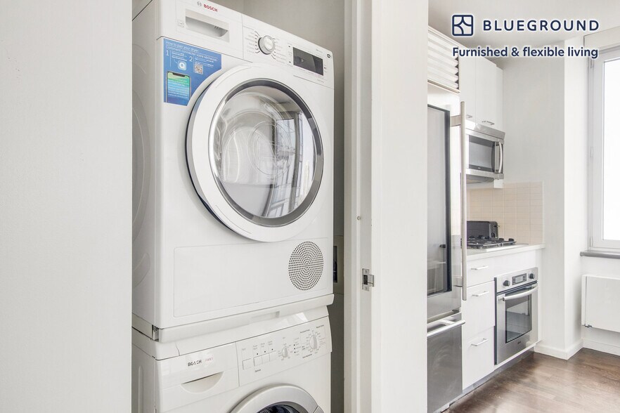 Building Photo - 635 W 42nd St