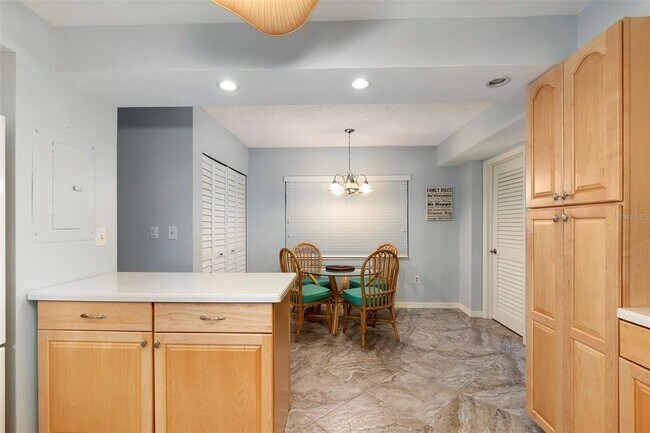 Building Photo - 6500 Sunset Way