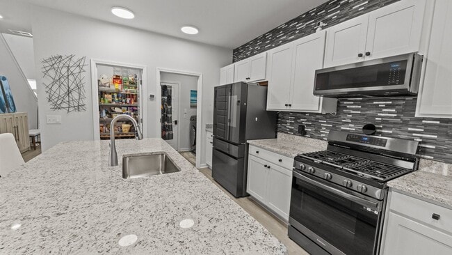 Building Photo - 293 Lillian St