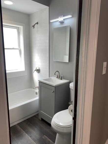 Building Photo - 2075 Lewis Dr