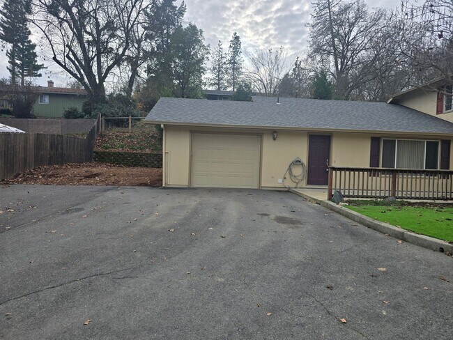 Building Photo - MM2240-1