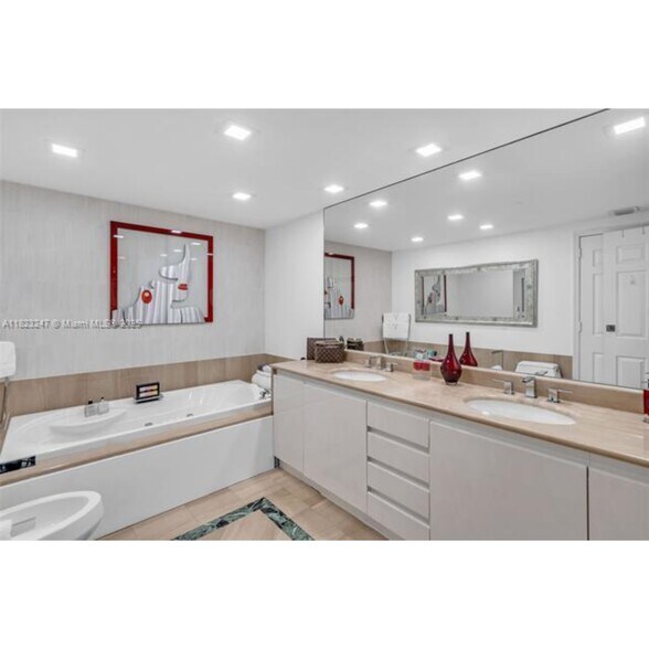 Building Photo - 1643 Brickell Ave