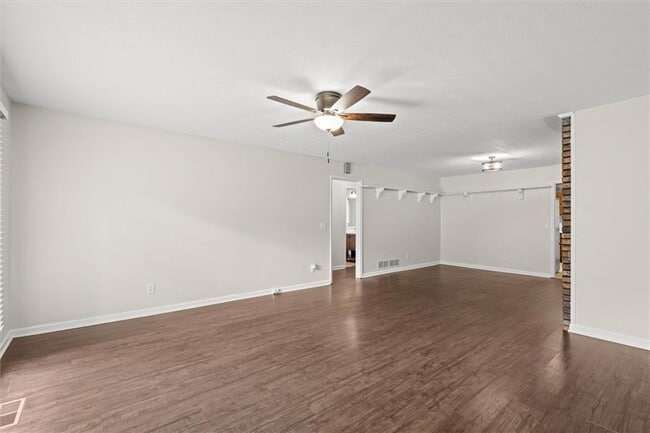 Building Photo - 213 Poplar St