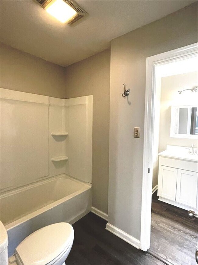 Building Photo - Updated Townhome for lease | 10009 Smither...