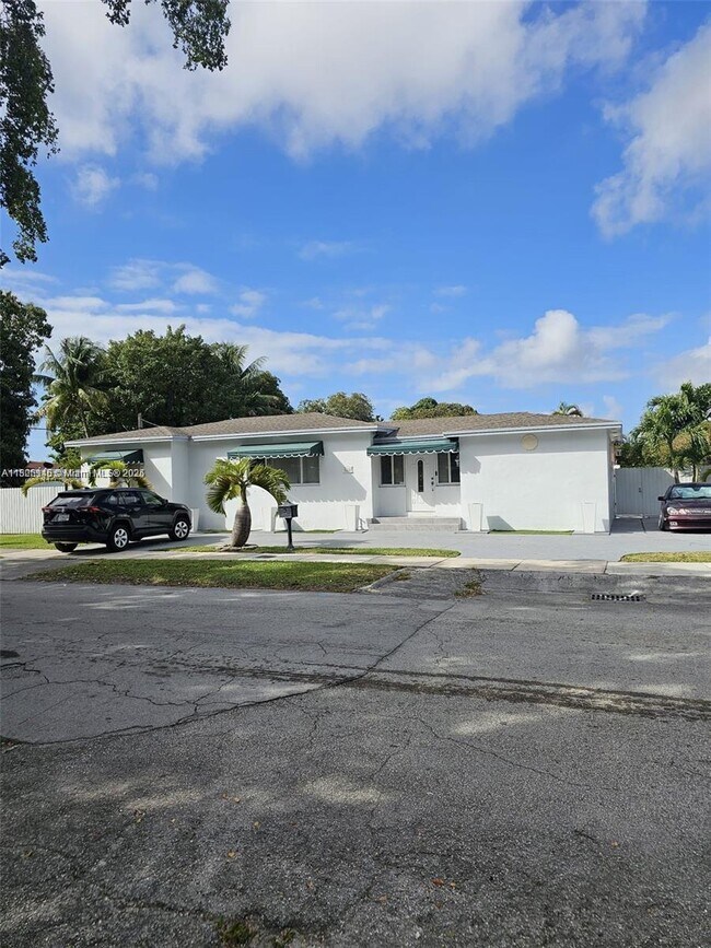 Building Photo - 520 NW 30th Ave