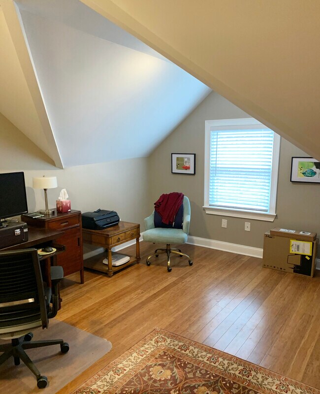 Building Photo - 74 Peters Pl