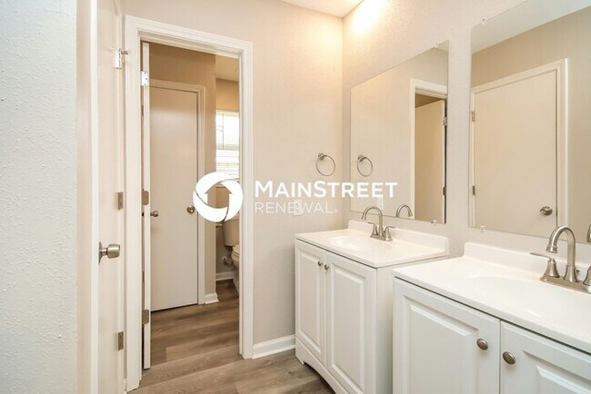 Building Photo - 3 Bedroom Pet-Friendly Home in Missouri City, TX with Main Street Renewal