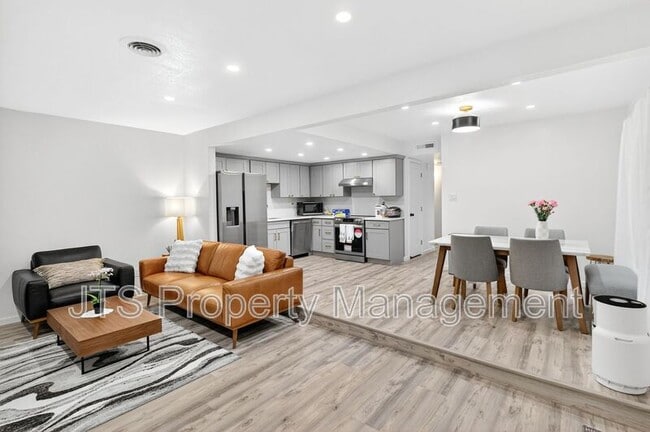 Building Photo - 728 Clipper Way