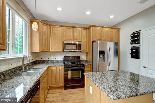 Building Photo - 6927 Rolling Creek Way