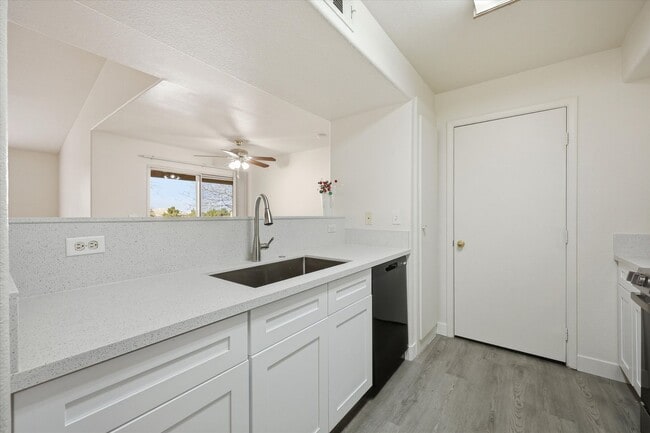 Building Photo - Nice Upgraded 2 Bedroom Condo in Gated Community - Eastern and 215