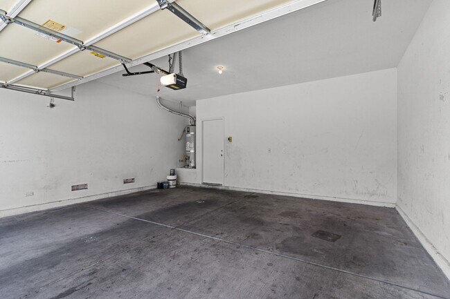 Building Photo - NW!! GATED!! Playground!!!Low maintenance ...