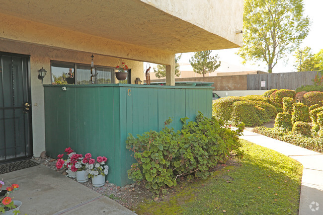 Forest Villas Apartments - Lake Forest Villas