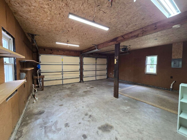 Building Photo - 844 Old Church Rd