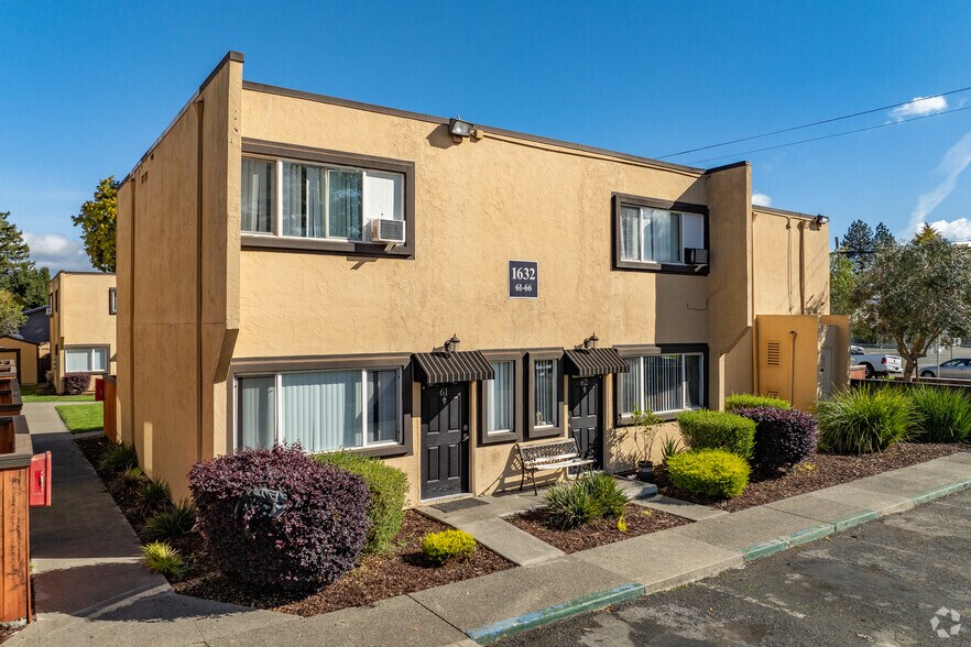 Primary Photo - Vineyard Townhomes