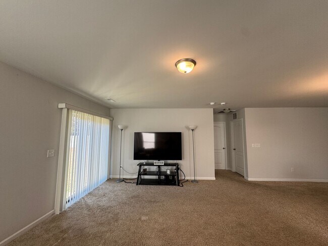 Building Photo - Beautiful 3 Bed 2 Bath Home in Stedman