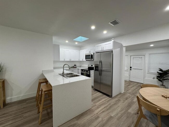 Building Photo - 22011 Catherine Ave