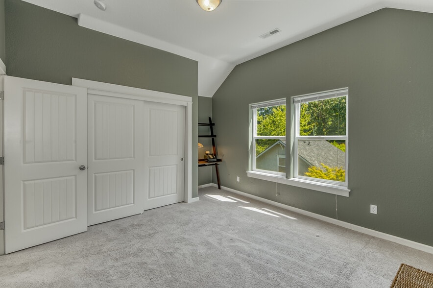 MAIN HOUSE - UPSTAIRS BEDROOM #2 - 421 5th Ave