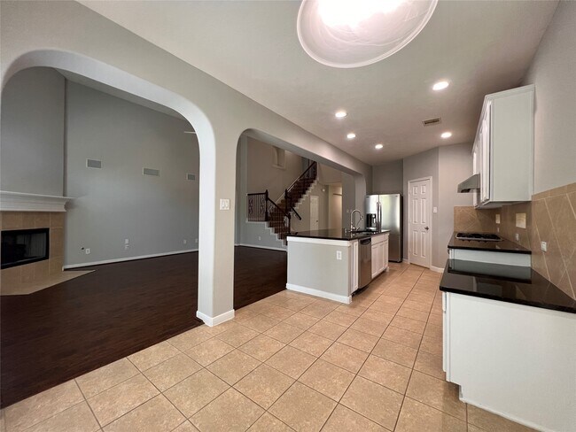 Building Photo - 6102 City Shores Ln
