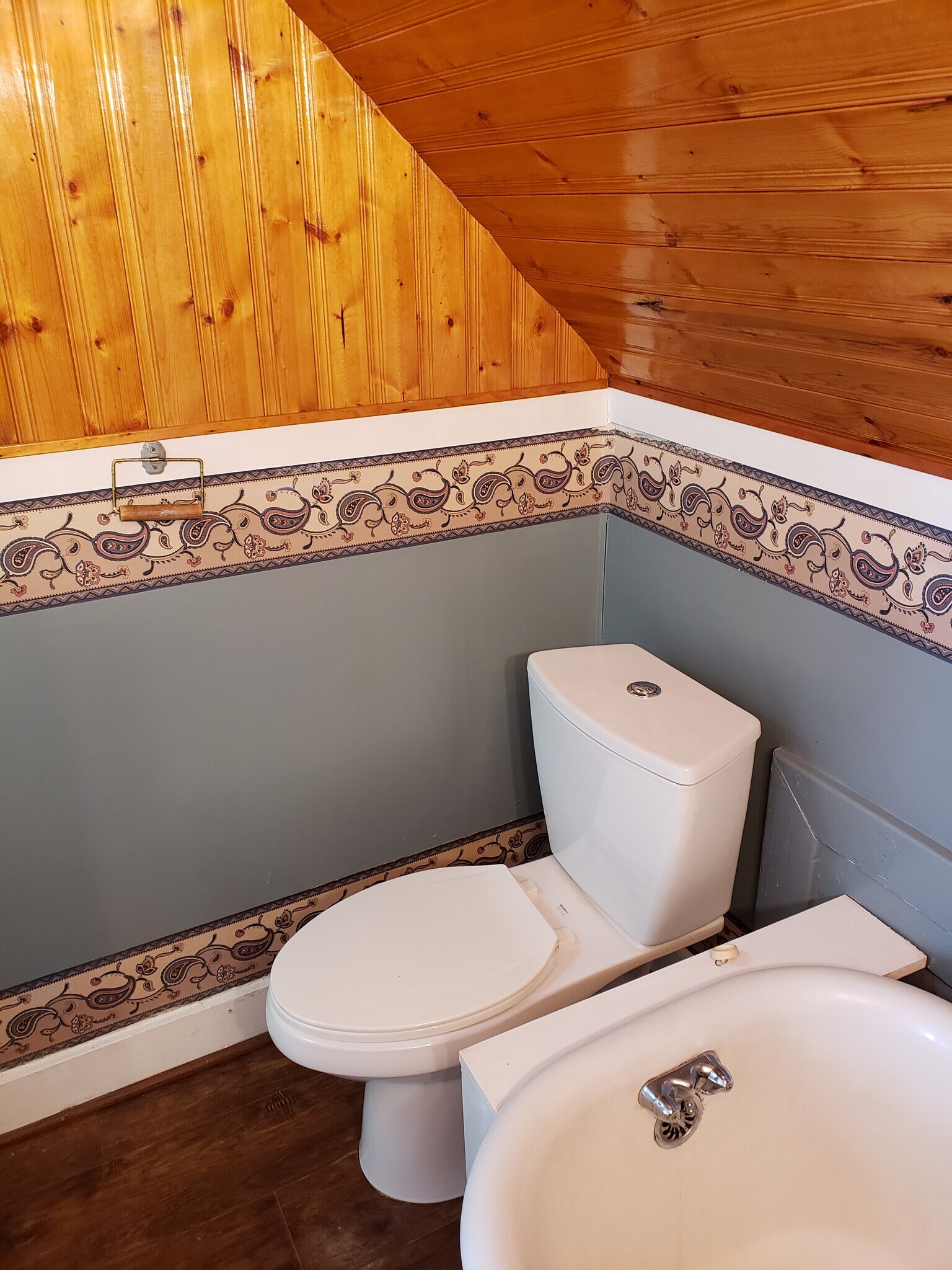 Building Photo - 557 4th St