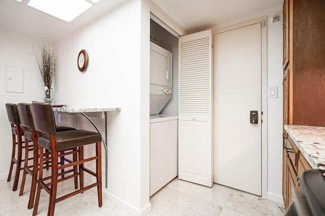 Building Photo - 5000 N Ocean Blvd