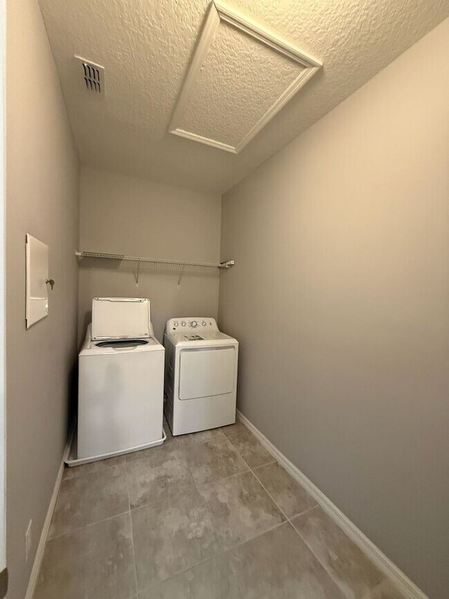 Building Photo - 7681 Ripplepointe Way