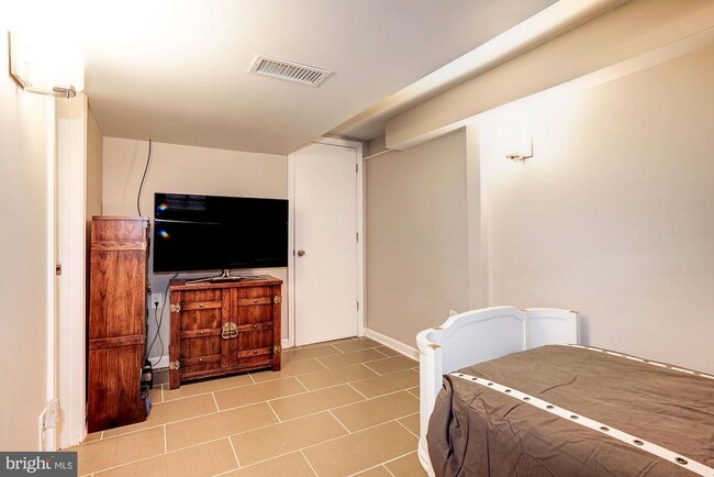 Building Photo - 5724 27th St NW