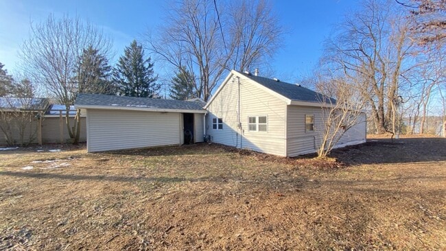 Building Photo - Two Bedroom Single-Family Home in Lake Odessa