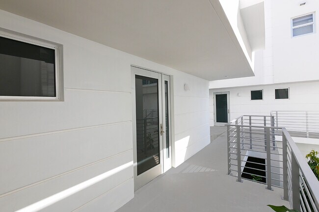 Building Photo - Jefferson Palms - Miami beach