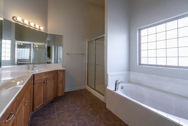 Building Photo - Beautiful 3 Bedroom Home Near Snow Canyon Parkway