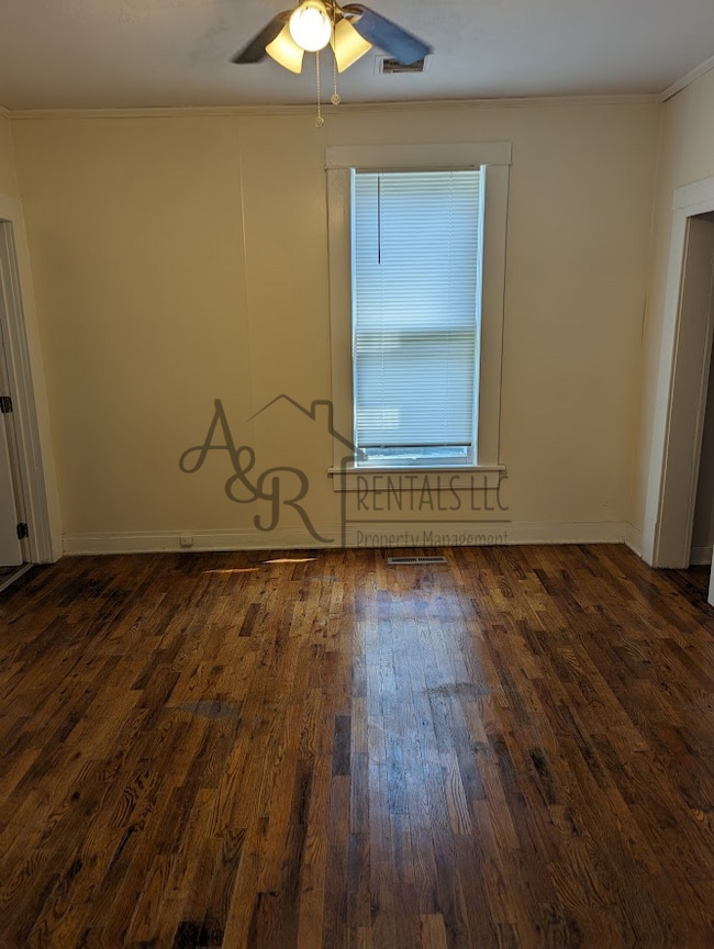 Building Photo - 711 N Elm St