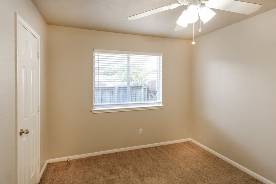 Building Photo - 12315 Claresholm Dr
