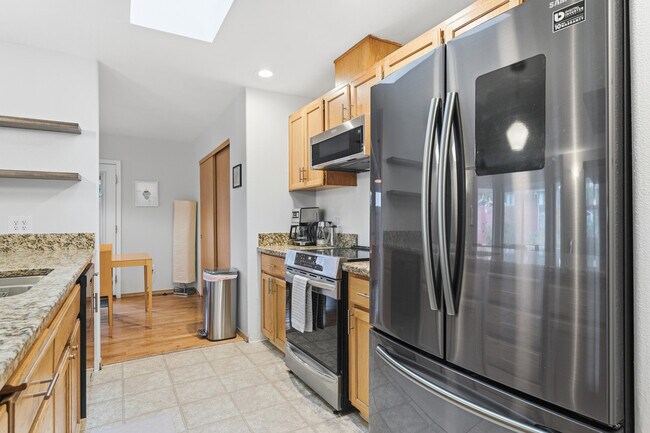 Building Photo - 5003 NE Mason St