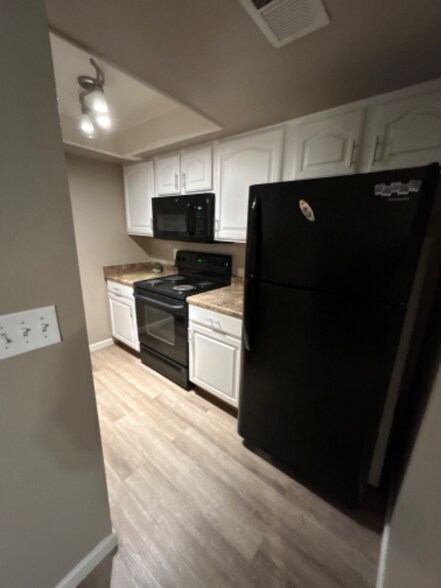 Primary Photo - 461 W Holmes Ave