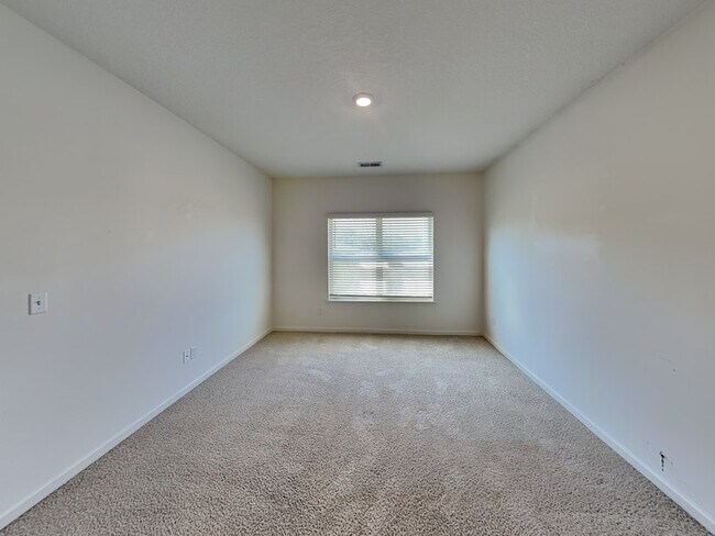 Building Photo - 39 Empire Ln