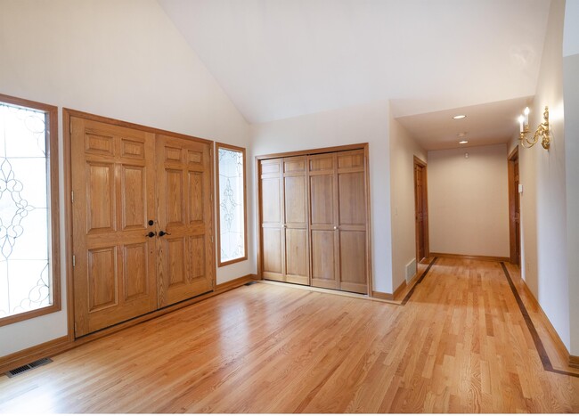 Building Photo - 5811 124th Ct NE