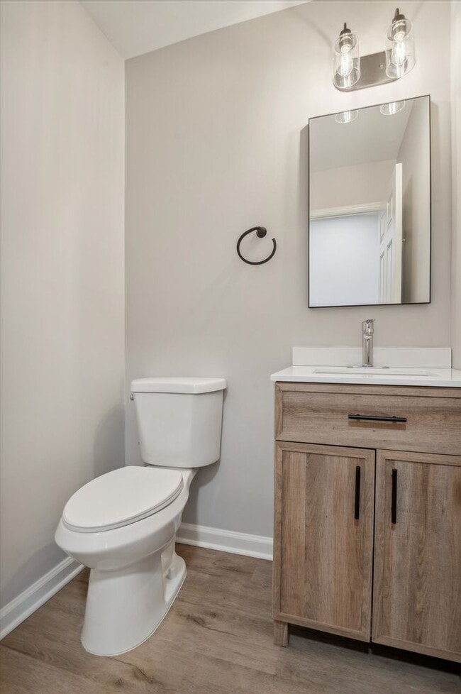 Building Photo - Available mid February - Fully Renovated 3B/2.5B Townhome in West Chester!