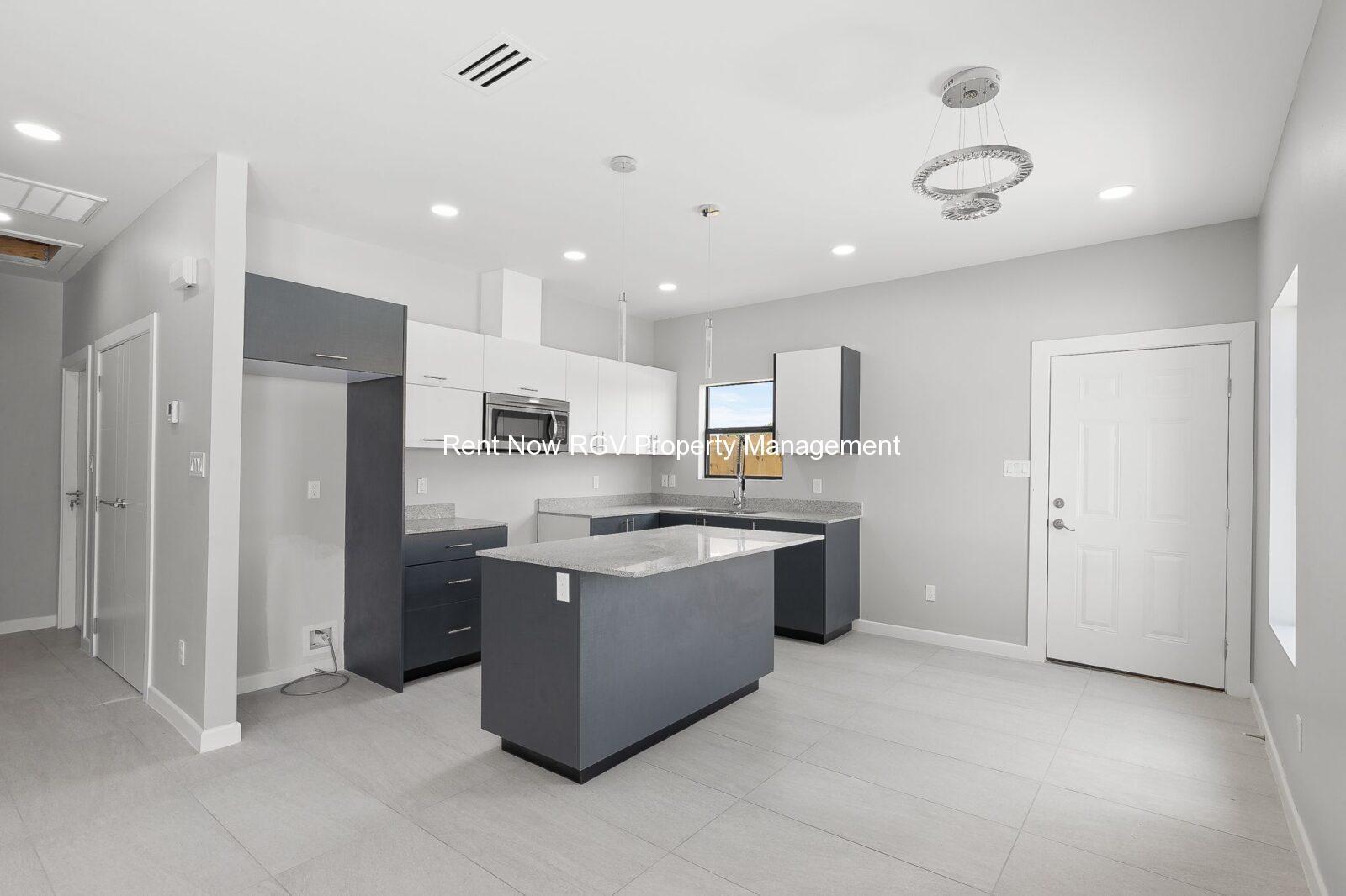 Building Photo - 2020 Summerland Ln