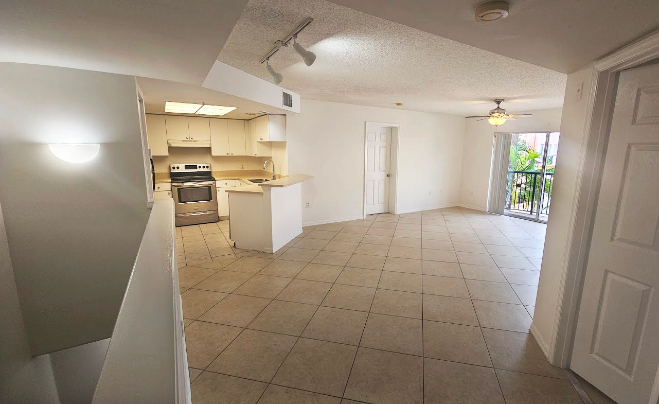 Living room & Kitchen - 2033 SE 10th Ave