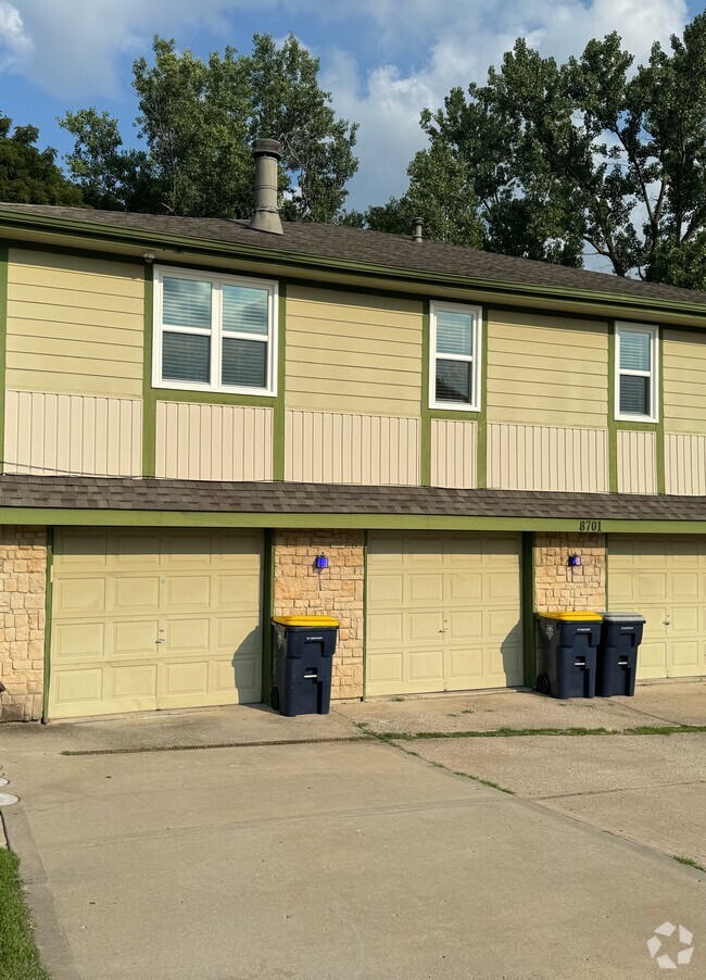 Building Photo - 8701