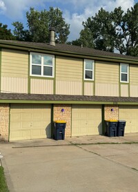Building Photo - 8701